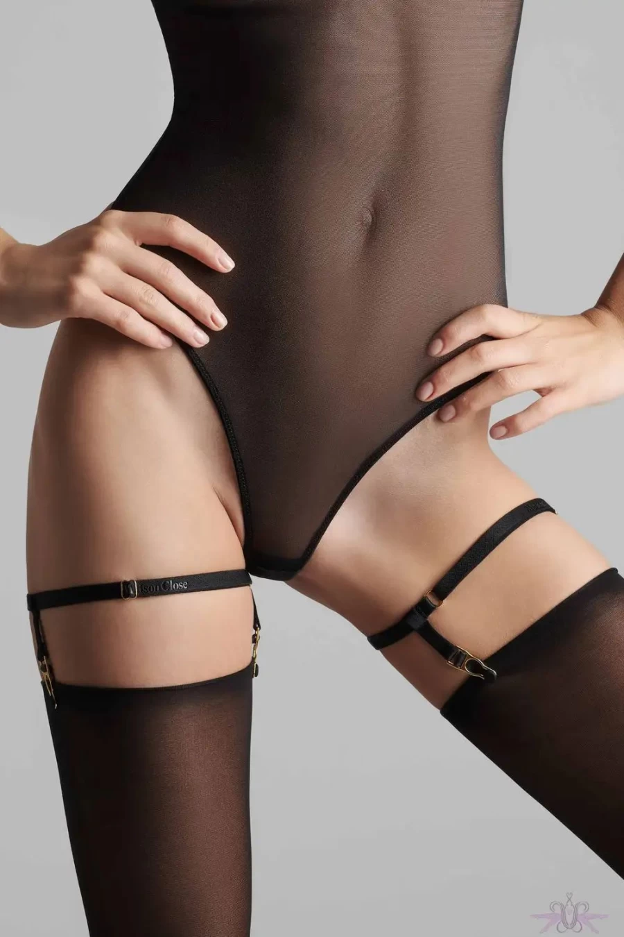 "Sexproducts Black Maison Close Suspender Garters for Women - Elegant Lingerie Accessories"