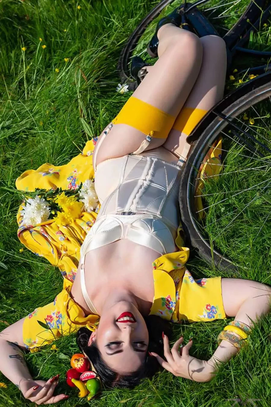 "Sexproducts Champagne/Mustard Contrast Seamed Stockings – What Katie Did Style"